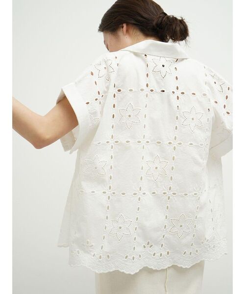 FIKA.(フィーカ)の「Eyelet embroidery cotton jacket(ベスト・レディース・ブラック/ホワイト・MEDIUM)」の6枚目の写真