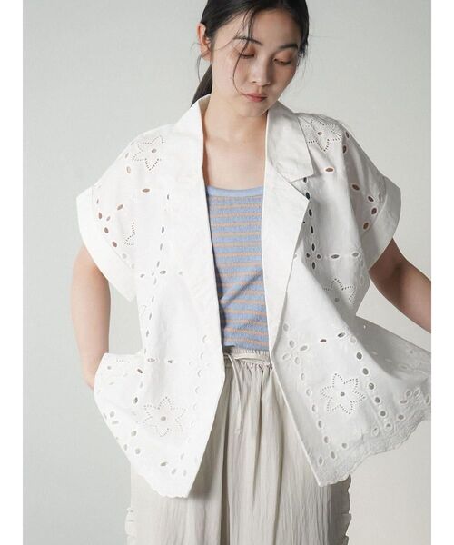 FIKA.(フィーカ)の「Eyelet embroidery cotton jacket(ベスト・レディース・ブラック/ホワイト・MEDIUM)」の8枚目の写真