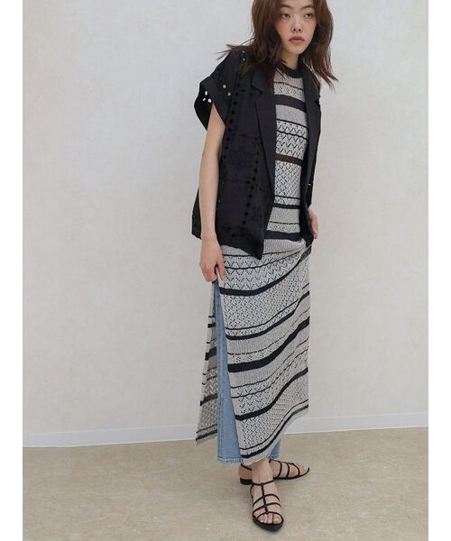 FIKA.(フィーカ)の「Eyelet embroidery cotton jacket(ベスト・レディース・ブラック/ホワイト・MEDIUM)」の13枚目の写真