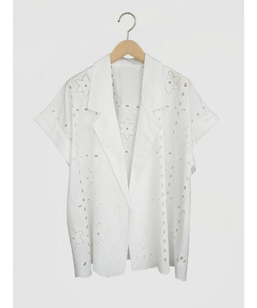 FIKA.(フィーカ)の「Eyelet embroidery cotton jacket(ベスト・レディース・ブラック/ホワイト・MEDIUM)」の3枚目の写真