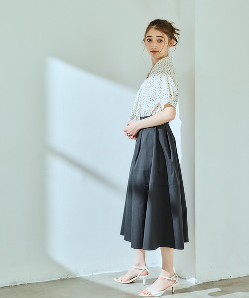 12Twelve Agenda(トゥエルブ アジェンダ)の「撥水タックフレアスカート(スカート・レディース・ベージュ/ブラック/ブルー・M)」の11枚目の写真