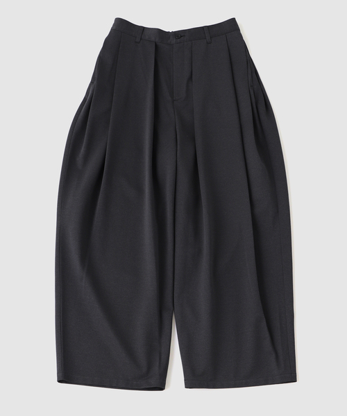 WHITE MOUNTAINEERING(ホワイトマウンテニアリング)の「White Mountaineering(ホワイトマウンテニアリング) 12TUCK WIDE PANTS(スラックス・メンズ・チャコールグレー・2)」の1枚目の写真