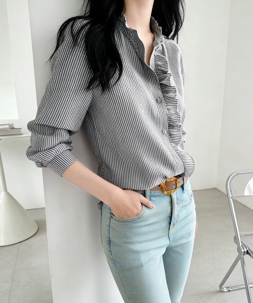 Miniministore(ミニミニストア)の「ストライプシャツ前立てフリルブラウス長袖(シャツ/ブラウス・レディース・ホワイト/ライトブルー/ブラック・M/L)」の6枚目の写真