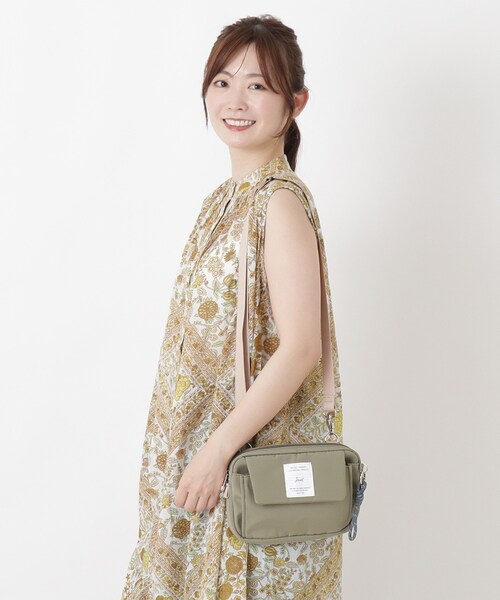 one'sterrace(ワンズテラス)の「JOUET ジョエット コードチャームミニショルダー(ショルダーバッグ・レディース・ベージュ系9/ブラック系8/カーキ系5・99)」の9枚目の写真