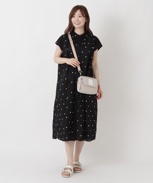 one'sterrace(ワンズテラス)の「JOUET ジョエット コードチャームミニショルダー(ショルダーバッグ・レディース・ベージュ系9/ブラック系8/カーキ系5・99)」の4枚目の写真