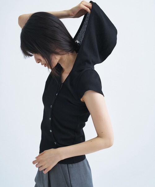 CODE A(コードエー)の「soft button hood tee(Tシャツ/カットソー・レディース・オフホワイト/ライトグリーン/ブラック・00)」の6枚目の写真