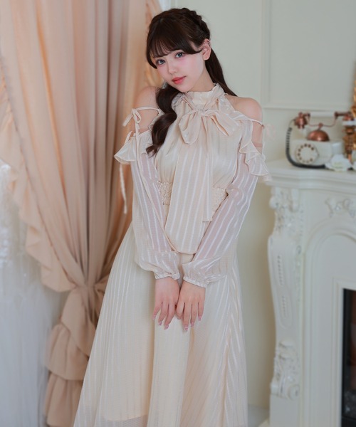 Anely(アネリー)の「ストライプ ボウタイ リボン オープン ショルダー ワンピース(ワンピース・レディース・ブラック/ホワイト/ベージュ・FREE)」の3枚目の写真