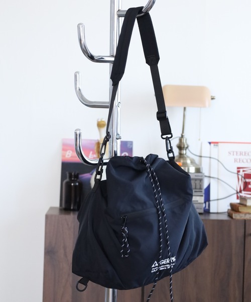 GERRY(ジェリー)の「GERRY 撥水加工 軽量 3WAY マルチ ナップサック リュックサック ショルダーバッグ 男女兼用(ショルダーバッグ・メンズ・ブラック・FREE)」の3枚目の写真