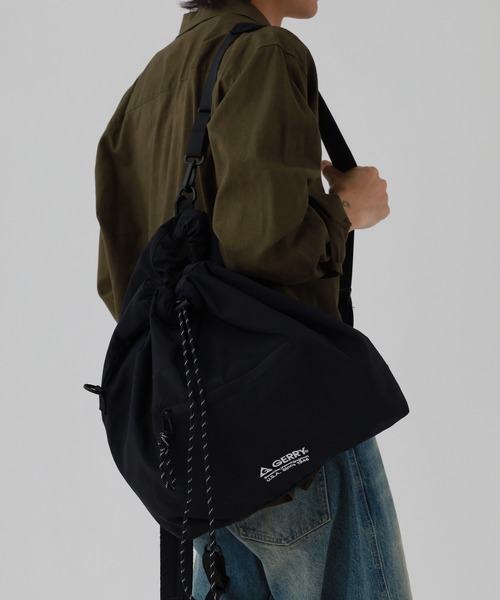 GERRY(ジェリー)の「GERRY 撥水加工 軽量 3WAY マルチ ナップサック リュックサック ショルダーバッグ 男女兼用(ショルダーバッグ・メンズ・ブラック・FREE)」の10枚目の写真