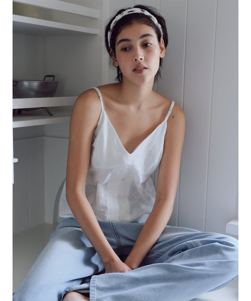 BAIE OUD（ベイウード）の「V-neck clover blouse_white（シャツ/ブラウス・レディース・その他・FREE）」の2枚目の写真