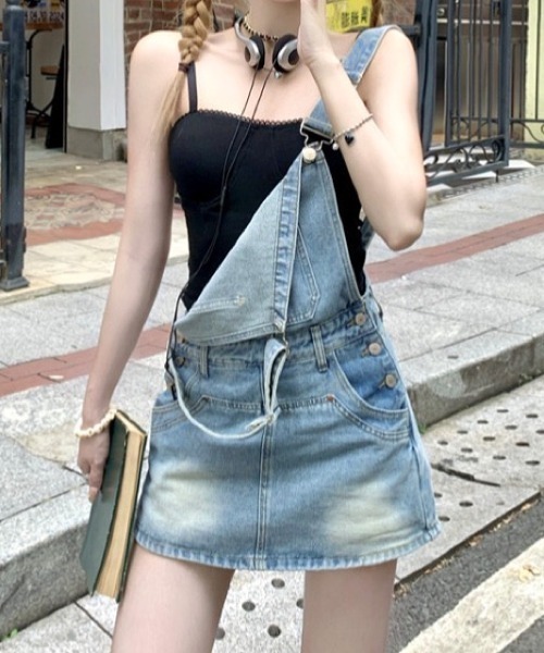 SHEENA(シーナ)の「ロゴパッチ付きデニムミニジャンスカパン(サロペット/オーバーオール・レディース・ライトブルー・M)」の7枚目の写真