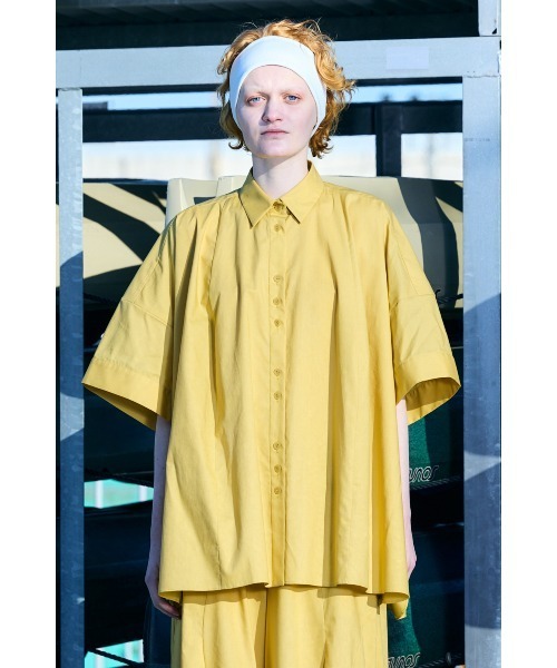 nagonstans（ナゴンスタンス）の「volume shirt（シャツ/ブラウス・レディース・キャメル/ホワイト・MEDIUM）」の3枚目の写真