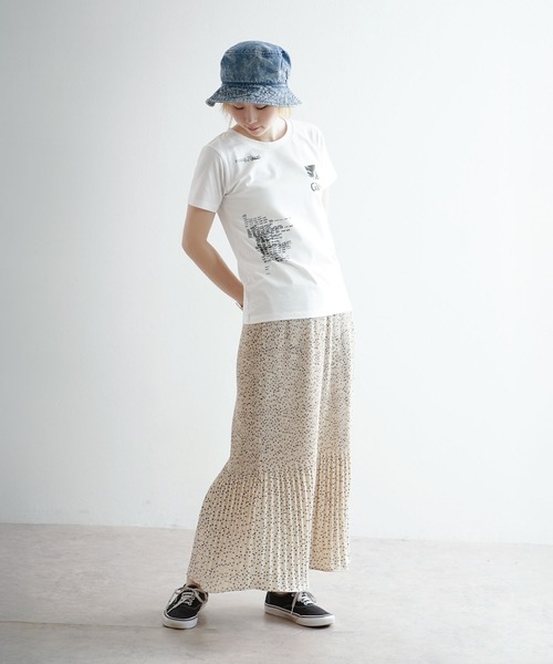 e-zakkamania stores（イーザッカマニアストアーズ）の「ランダムグラフィックプリント クルーネックTシャツ（Tシャツ/カットソー・レディース・オフホワイト・フリー）」の8枚目の写真