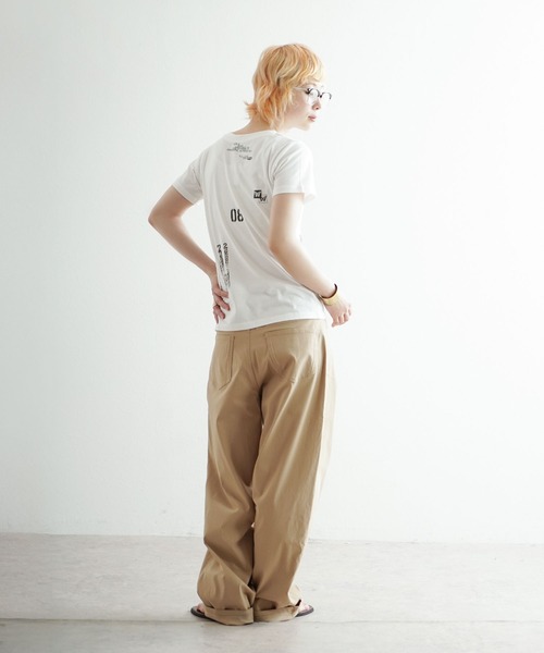 e-zakkamania stores（イーザッカマニアストアーズ）の「ランダムグラフィックプリント クルーネックTシャツ（Tシャツ/カットソー・レディース・オフホワイト・フリー）」の9枚目の写真