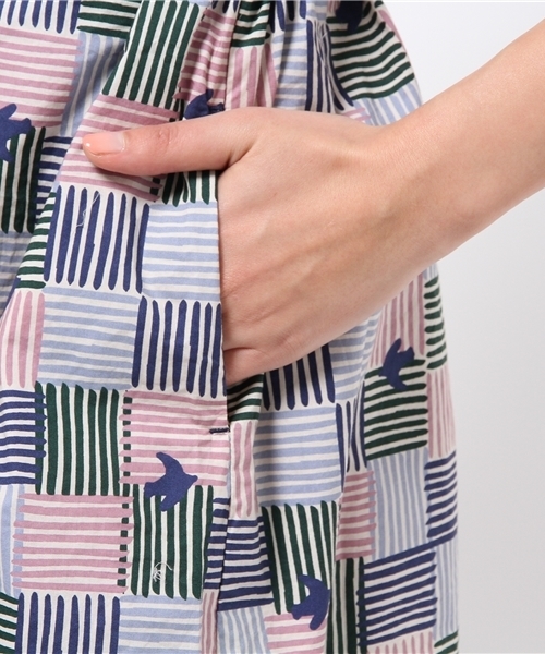 POU DOU DOU（プードゥドゥ）の「カゴバードプリントスモックワンピース（ワンピース・レディース・ネイビー/グレー・3）」の4枚目の写真