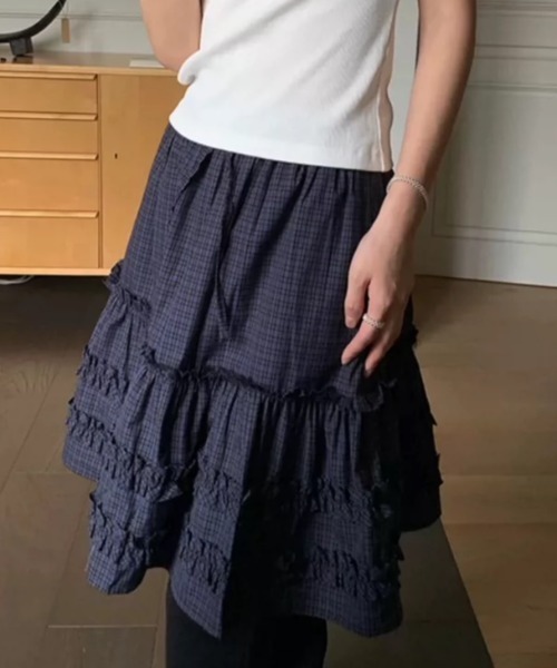 Sibra(シブラ)の「3color ヴィンテージチェックティアードフリルスカート(スカート・レディース・ネイビー/ブラウン/サックスブルー・M)」の2枚目の写真