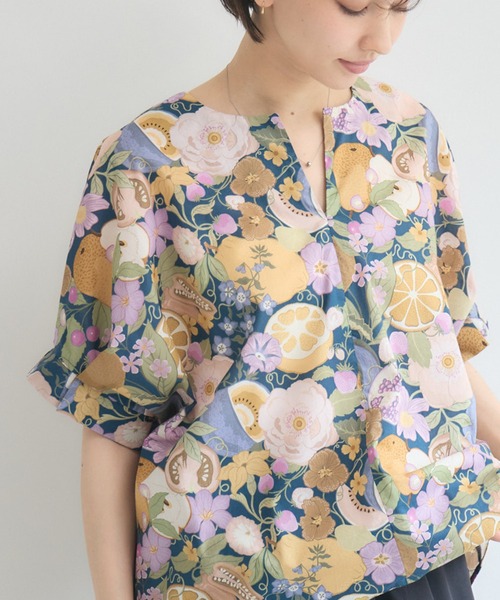 KATHARINE ROSS(キャサリンロス)の「【日本製】 LIBERTY FABRICS タックスリーブブラウス(シャツ/ブラウス・レディース・グリーン/オフホワイト/ピンク/ブルー/パープル/フューシャピンク・FREE)」の2枚目の写真