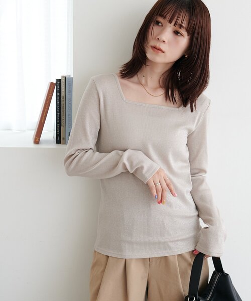 DISCOAT(ディスコート)の「【WEB限定】前後2WAYラメプルオーバー(Tシャツ/カットソー・レディース・グレイッシュベージュ/ブラック/シルバー・FREE)」の21枚目の写真