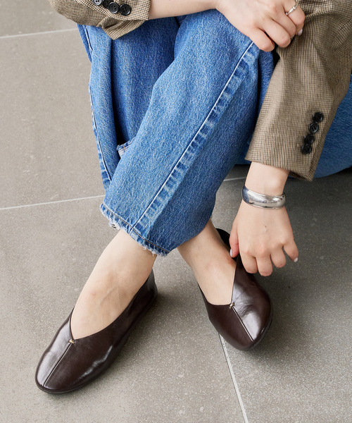 FLAT(フラット)の「ラウンドモールドソフトフラット(その他シューズ・レディース・ブラウン/アイボリー/ブラック系その他・22cm/23.5cm/23cm/22.5cm/25cm/24.5cm/24cm)」の3枚目の写真