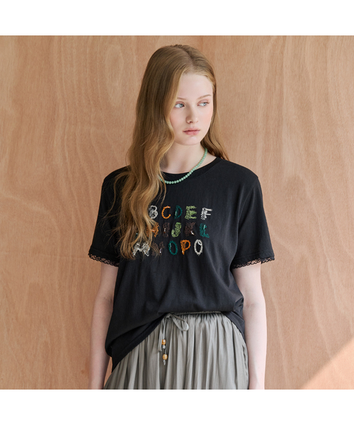 MAXZA(マージャコレクション)の「ビーズレタリング刺繍レース半袖Tシャツ(Tシャツ/カットソー・レディース・ブラック/カーキ・FREE)」の2枚目の写真