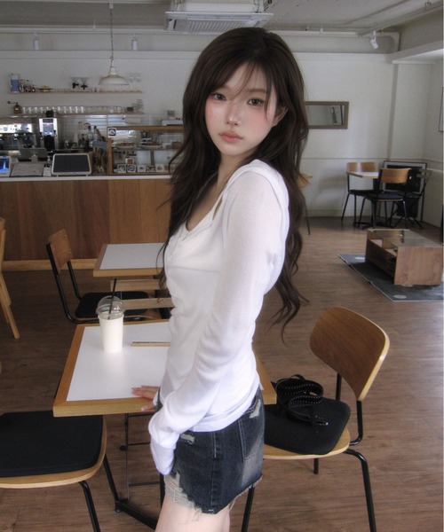 modimood（モディムード）の「華奢見えフィットヘンリーネックフード長袖Tシャツ（Tシャツ/カットソー・レディース・チャコール/ホワイト・FREE）」の11枚目の写真