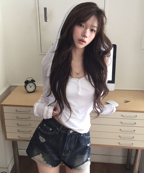 modimood（モディムード）の「華奢見えフィットヘンリーネックフード長袖Tシャツ（Tシャツ/カットソー・レディース・チャコール/ホワイト・FREE）」の9枚目の写真