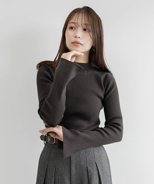 RANDA(ランダ)の「バックオープンリブニットトップス(ニット/セーター・レディース・レッド/ブラウン/アイボリー/チャコール/ベージュ・FREE)」の3枚目の写真