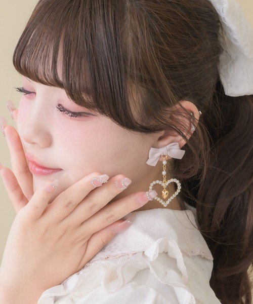 ROJITA(ロジータ)の「ハートビジューリボンイヤリング(イヤリング・レディース・ホワイト/ブラック/ピンク・FREE)」の15枚目の写真