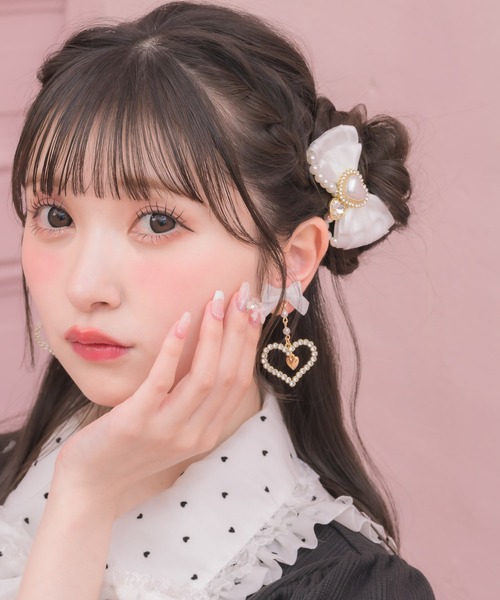 ROJITA(ロジータ)の「ハートビジューリボンイヤリング(イヤリング・レディース・ホワイト/ブラック/ピンク・FREE)」の4枚目の写真