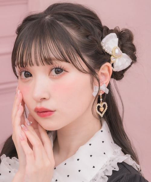 ROJITA(ロジータ)の「ハートビジューリボンイヤリング(イヤリング・レディース・ホワイト/ブラック/ピンク・FREE)」の5枚目の写真