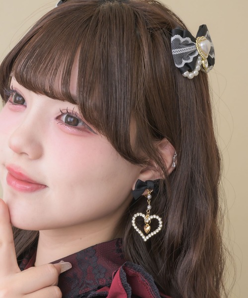 ROJITA(ロジータ)の「ハートビジューリボンイヤリング(イヤリング・レディース・ホワイト/ブラック/ピンク・FREE)」の12枚目の写真