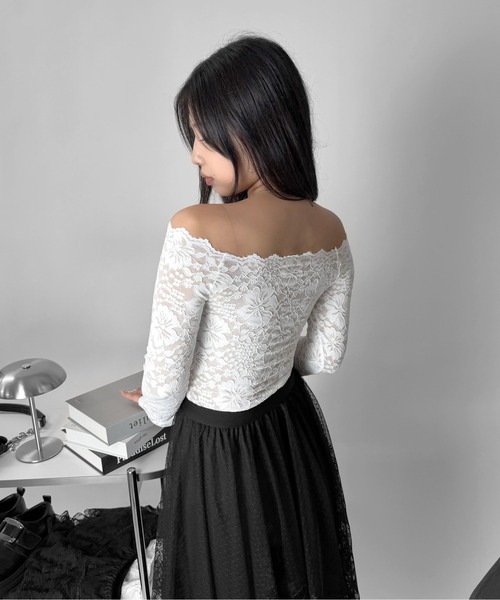 LVEU.(ラブユ.)の「【LVEU.】レースオフショルダートップス / トップス カットソー ストレッチ 長袖 オフショル オフショルダー レース 花柄 総レース 透け感 きれいめ カップ付き レイヤード ホワイト ブラック(Tシャツ/カットソー・レディース・ブラック/ホワイト・FREE)」の13枚目の写真