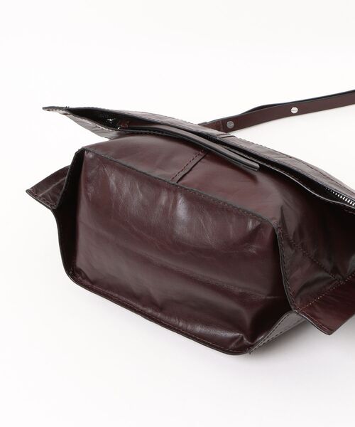 ALLSAINTS(オールセインツ)の「LUTECE SHOULDER BAG | LUTECE ショルダー バッグ(ショルダーバッグ・レディース・バーガンディー・ONE SIZE)」の3枚目の写真
