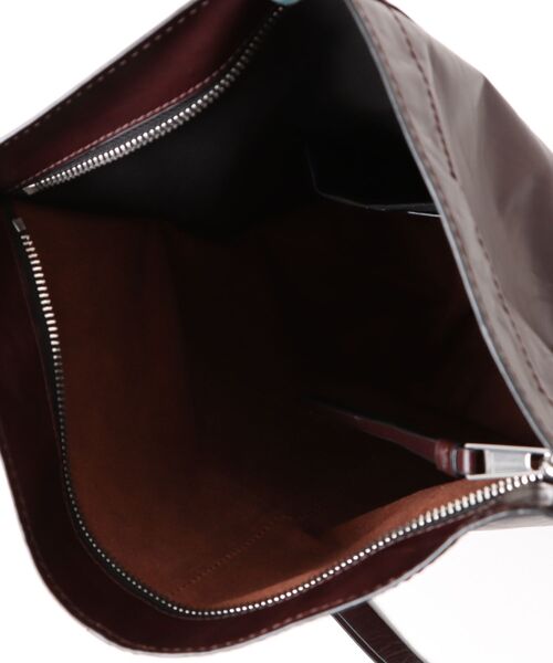 ALLSAINTS(オールセインツ)の「LUTECE SHOULDER BAG | LUTECE ショルダー バッグ(ショルダーバッグ・レディース・バーガンディー・ONE SIZE)」の4枚目の写真