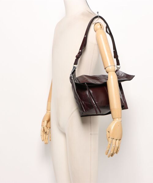 ALLSAINTS(オールセインツ)の「LUTECE SHOULDER BAG | LUTECE ショルダー バッグ(ショルダーバッグ・レディース・バーガンディー・ONE SIZE)」の5枚目の写真