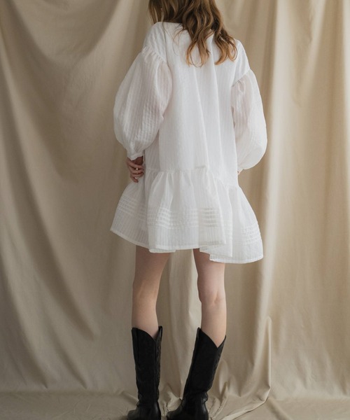 WILLFULLY(ウィルフリー)の「pintuck round hem stripe midi OP(ワンピース・レディース・ブラック/ホワイト・FREE)」の4枚目の写真