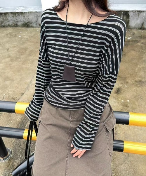 LADY LIKE(レディライク)の「【秋冬新作】サイドギャザーボーダートップス(Tシャツ/カットソー・レディース・ダークグレー/ブラック/オフホワイト・M)」の1枚目の写真
