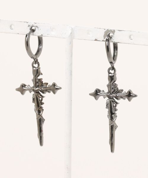 tone(トーン)の「【88eighty-eight】パンクゴシックハート十字架ブラックピアス【import】(MA)(ピアス(両耳用)・レディース・ブラック・FREE)」の6枚目の写真