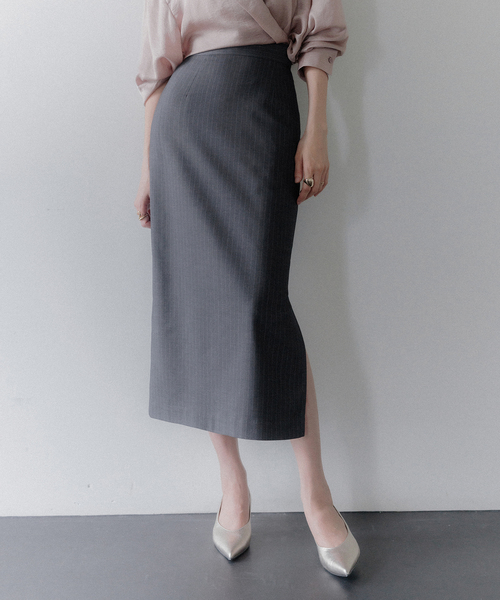 MEMUA(メムア)の「ピンストワイドスリットミディスカート(グレー)(スカート・レディース・ネイビー/グレー・SMALL/MEDIUM/LARGE)」の2枚目の写真