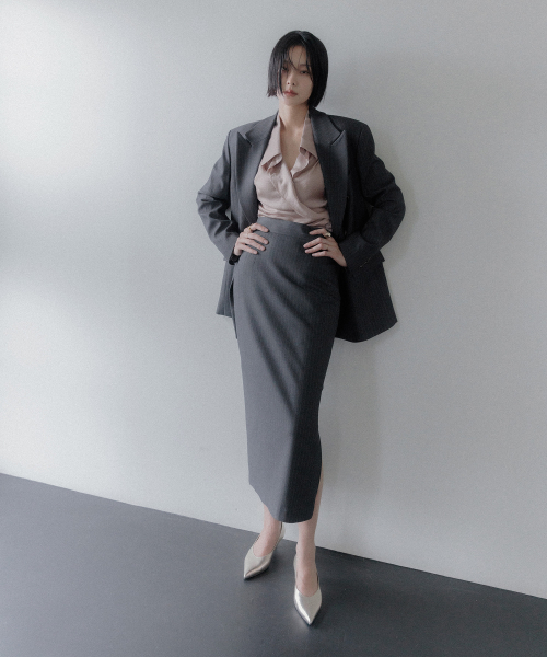 MEMUA(メムア)の「ピンストワイドスリットミディスカート(グレー)(スカート・レディース・ネイビー/グレー・SMALL/MEDIUM/LARGE)」の3枚目の写真