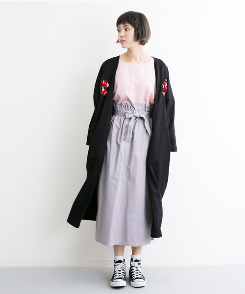 MERLOT（メルロー）の「フラワー刺繍ガウン4991（カーディガン/ボレロ・レディース・ベージュ/ネイビー/ブラック/ピンク・FREE）」の2枚目の写真