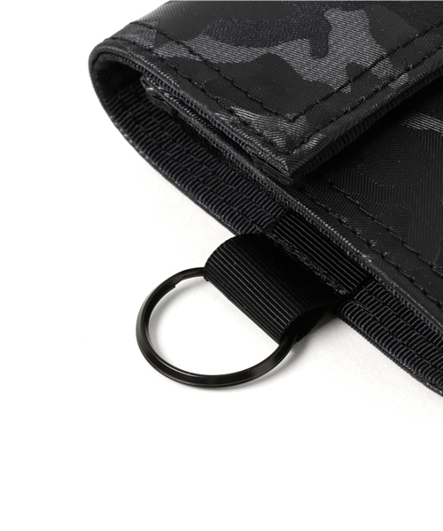 NOMADIC（ノーマディック）の「カモフラナイロンPVC 三つ折り財布（財布・メンズ・ブラック・FREE）」の4枚目の写真