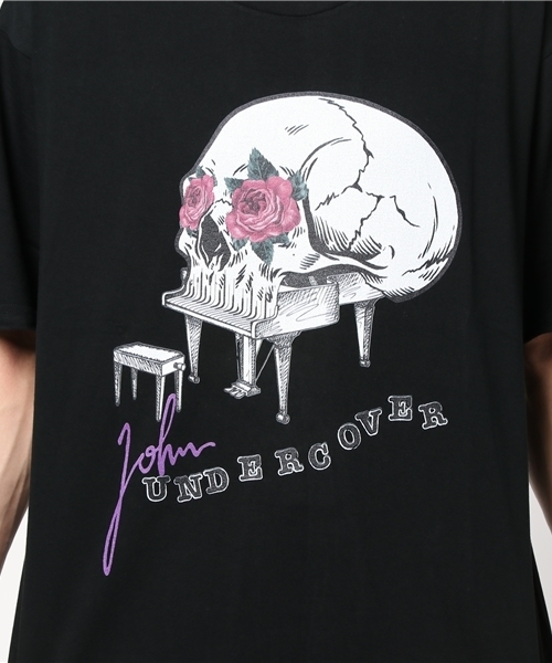 JohnUNDERCOVER(ジョンアンダーカバー)の「【JohnUNDERCOVER】断ち切りBIG TEE SKULL PIANO/ビッグシルエットTシャツ(Tシャツ/カットソー・メンズ・ライトグリーン/ブラック/ホワイト・2/3)」の8枚目の写真