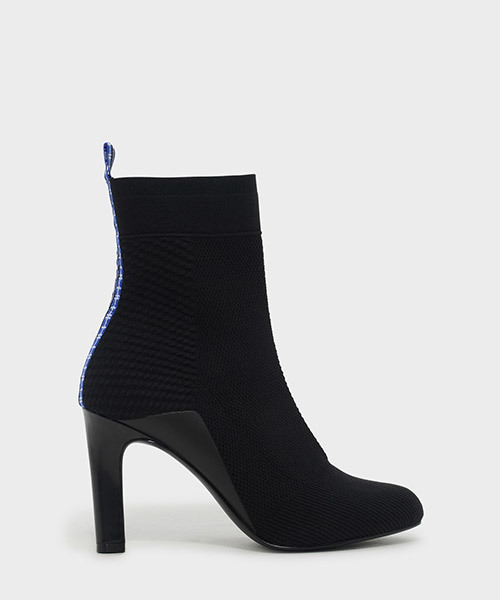 CHARLES & KEITH(チャールズ & キース)の「ニットアンクルブーツヒール / KNITTED ANKLE BOOT HEELS(ブーツ・レディース・ブラック/グレー・22.5cm/23.5cm/23cm/24.5cm/25.5cm/25cm)」の1枚目の写真