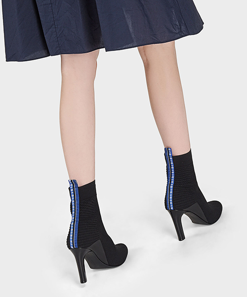 CHARLES & KEITH(チャールズ & キース)の「ニットアンクルブーツヒール / KNITTED ANKLE BOOT HEELS(ブーツ・レディース・ブラック/グレー・22.5cm/23.5cm/23cm/24.5cm/25.5cm/25cm)」の7枚目の写真