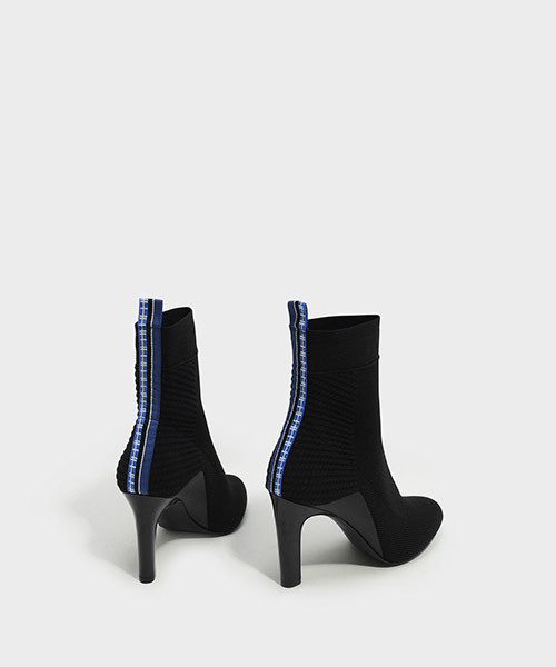 CHARLES & KEITH(チャールズ & キース)の「ニットアンクルブーツヒール / KNITTED ANKLE BOOT HEELS(ブーツ・レディース・ブラック/グレー・22.5cm/23.5cm/23cm/24.5cm/25.5cm/25cm)」の9枚目の写真