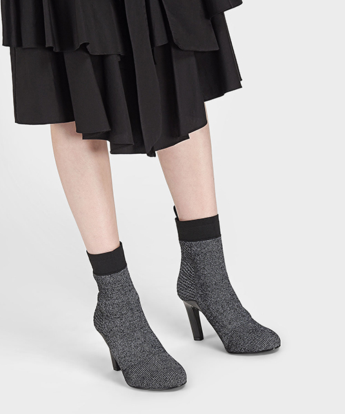 CHARLES & KEITH(チャールズ & キース)の「ニットアンクルブーツヒール / KNITTED ANKLE BOOT HEELS(ブーツ・レディース・ブラック/グレー・22.5cm/23.5cm/23cm/24.5cm/25.5cm/25cm)」の6枚目の写真