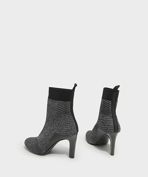 CHARLES & KEITH(チャールズ & キース)の「ニットアンクルブーツヒール / KNITTED ANKLE BOOT HEELS(ブーツ・レディース・ブラック/グレー・22.5cm/23.5cm/23cm/24.5cm/25.5cm/25cm)」の4枚目の写真