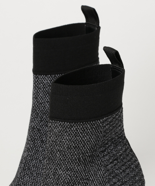 CHARLES & KEITH(チャールズ & キース)の「ニットアンクルブーツヒール / KNITTED ANKLE BOOT HEELS(ブーツ・レディース・ブラック/グレー・22.5cm/23.5cm/23cm/24.5cm/25.5cm/25cm)」の5枚目の写真