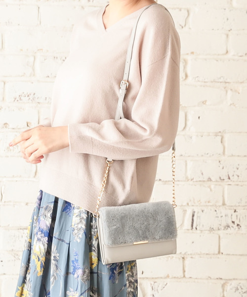 RIVE DROITE（リヴドロワ）の「エコファーお財布バッグ（ショルダーバッグ・レディース・ライトグレー/ベビーピンク・FREE）」の2枚目の写真